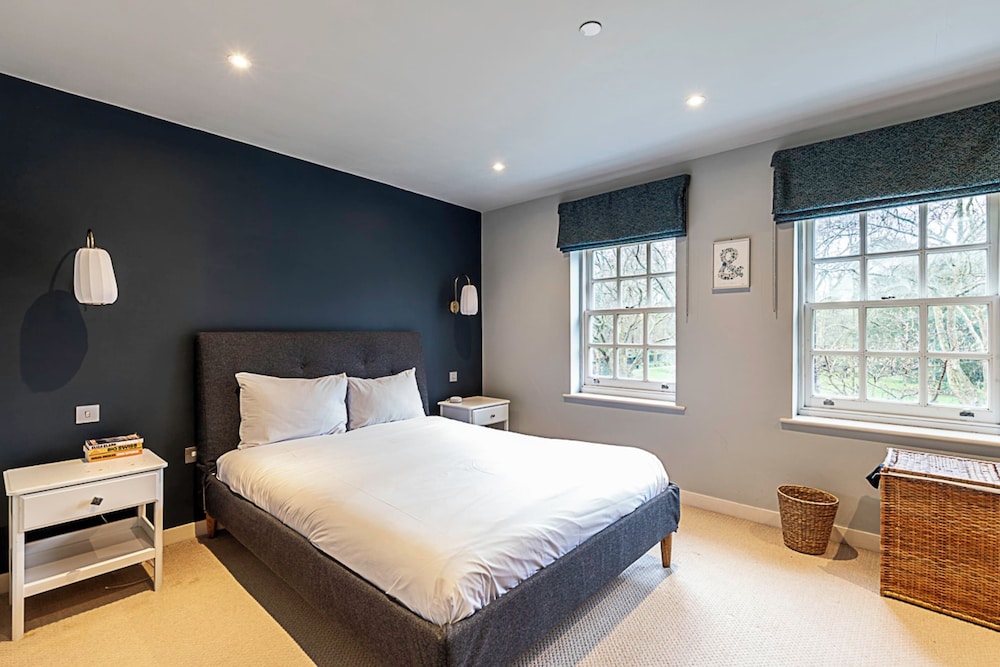 Paradise Row Townhouse view 5