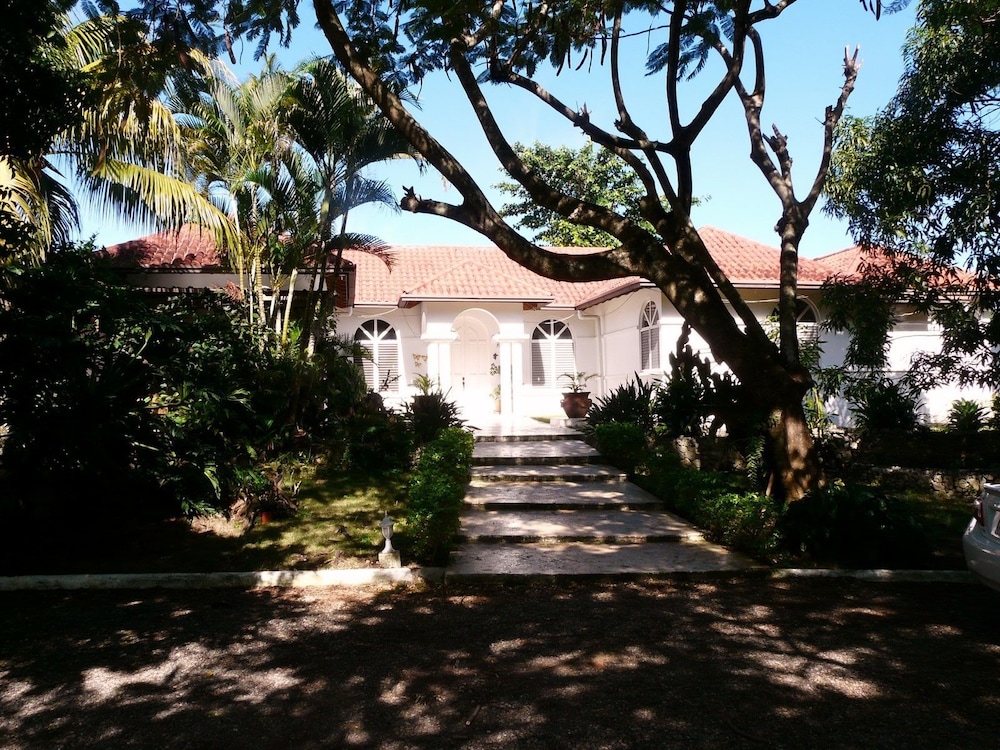 Hotel VLC Guesthouse Sosua - Image 1