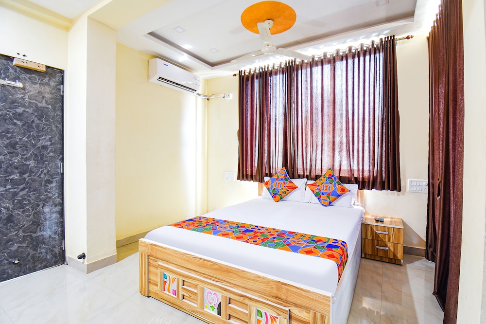 Fabexpress Prajakta Holiday Inn
