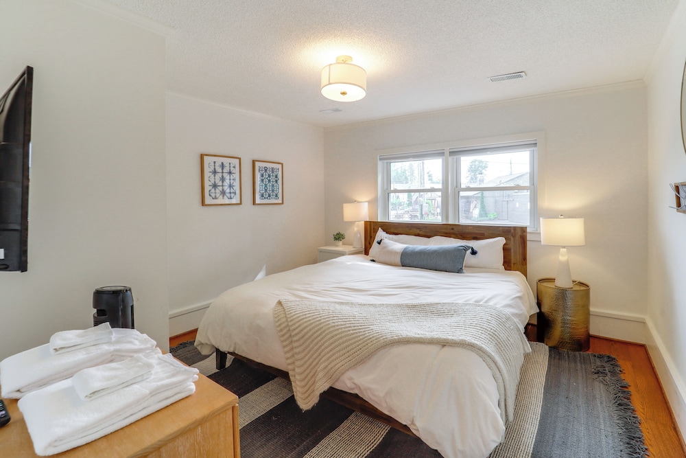Shop, Dine & Unwind: Dtwn Blowing Rock Retreat!