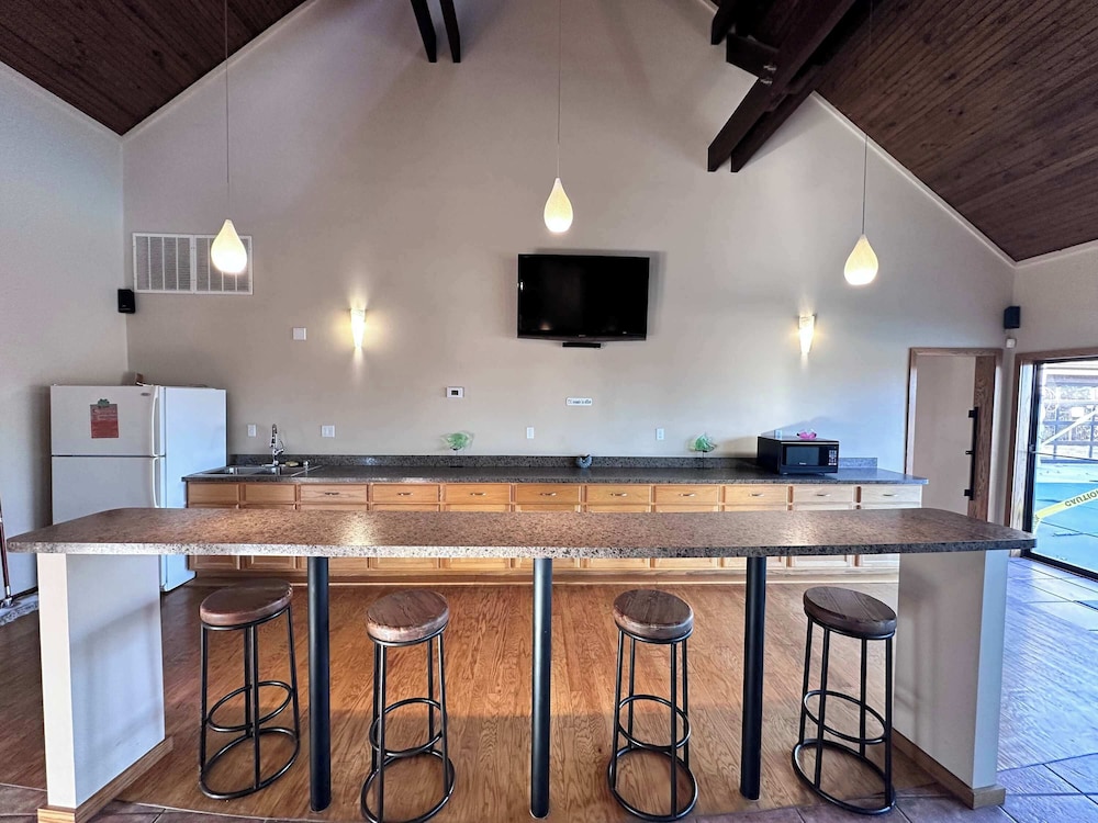 Ozark Escape - Enjoy Resort-style Fun