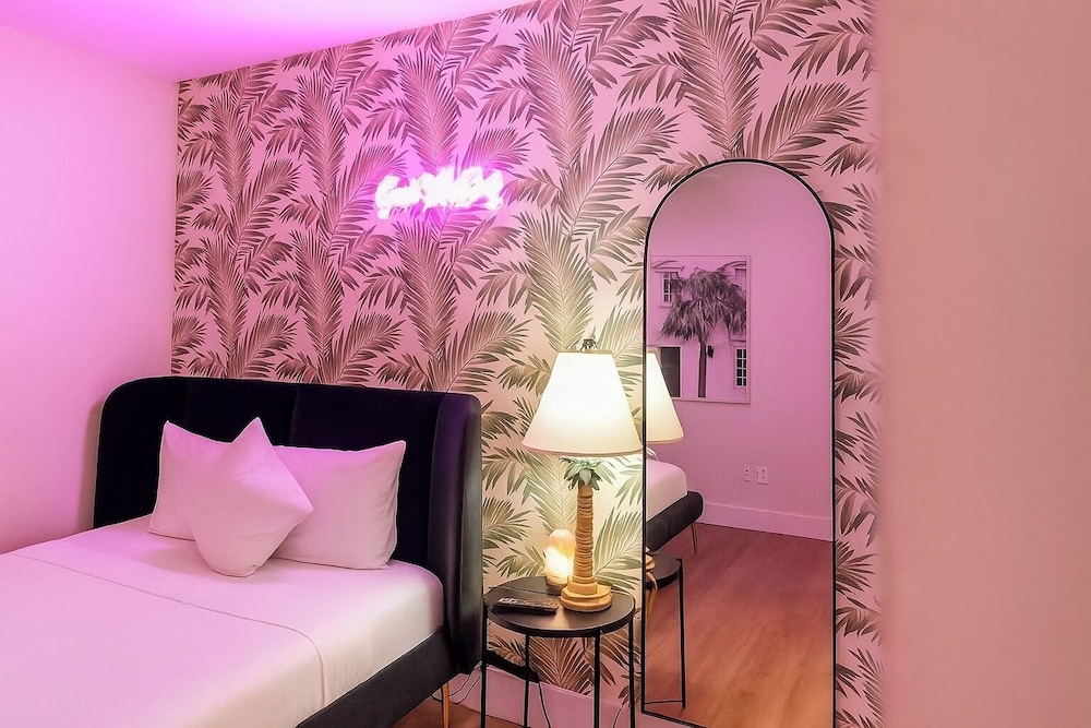 Bright Queen BR + Pool Retreat Near Disney