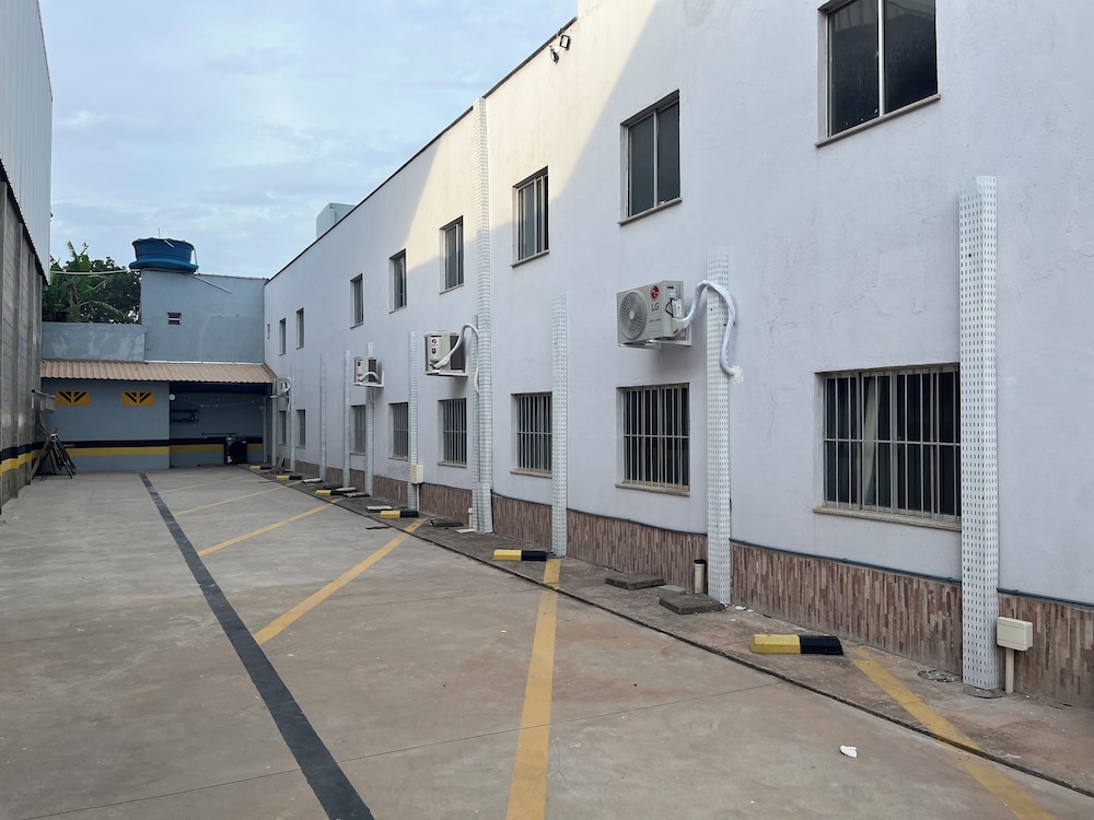Aptos com Piscina e AC Brazilian Corner