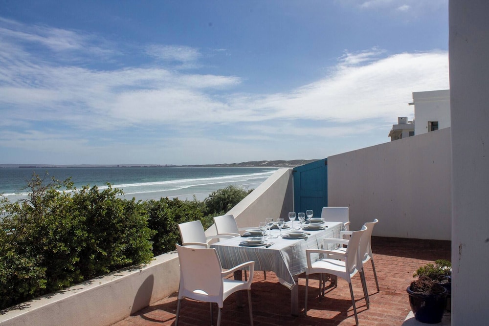 Paradys Oceanfront Submarine-style Holiday Home in Langebaan