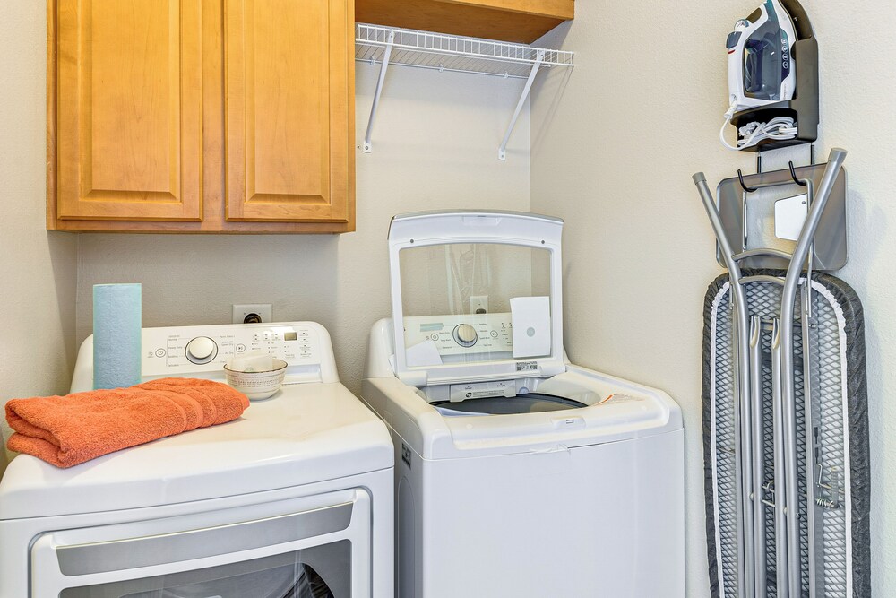 2 Mi to Texas A&m: Unit w/ Pool & Hot Tub Access