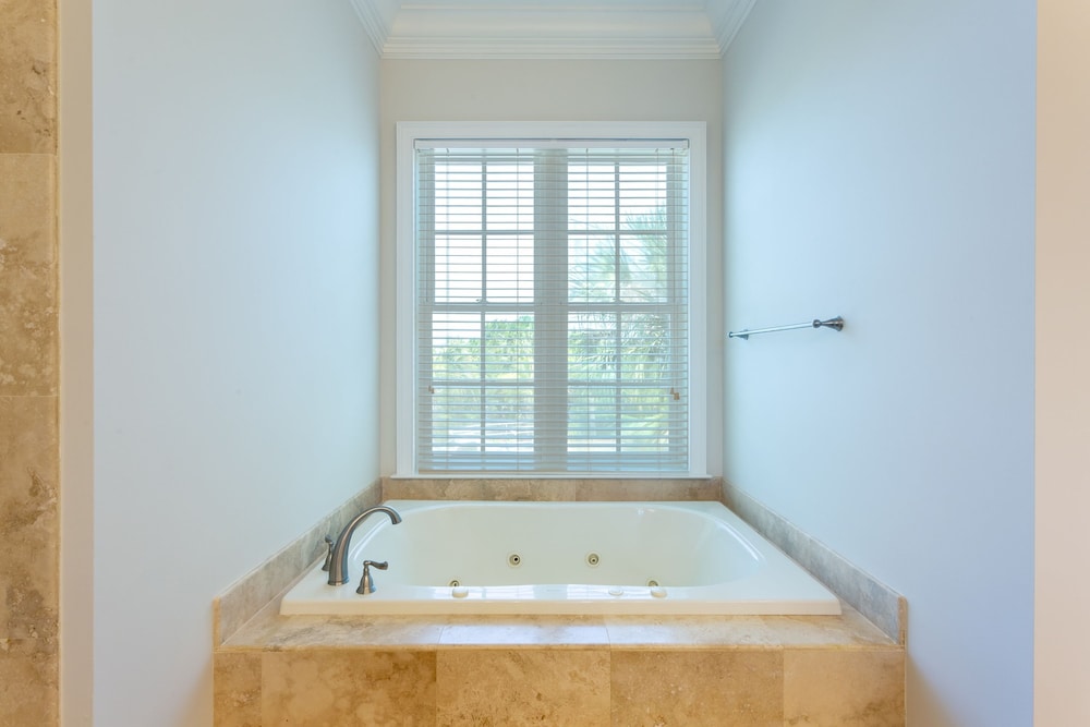 Lido by Avantstay Oceanfront Home w Pool Hot Tub Game Room Gorgeous Views
