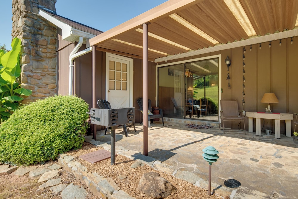 11 Mi to Asheville: Scenic Retreat w/ Game Room