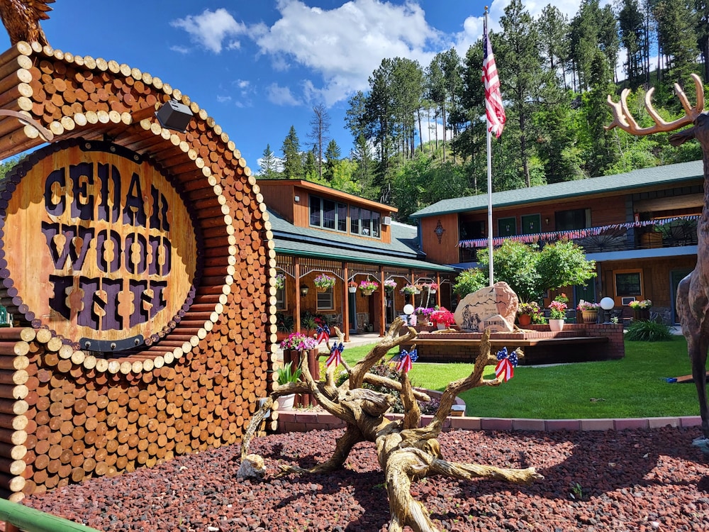 Cedar Wood Inn