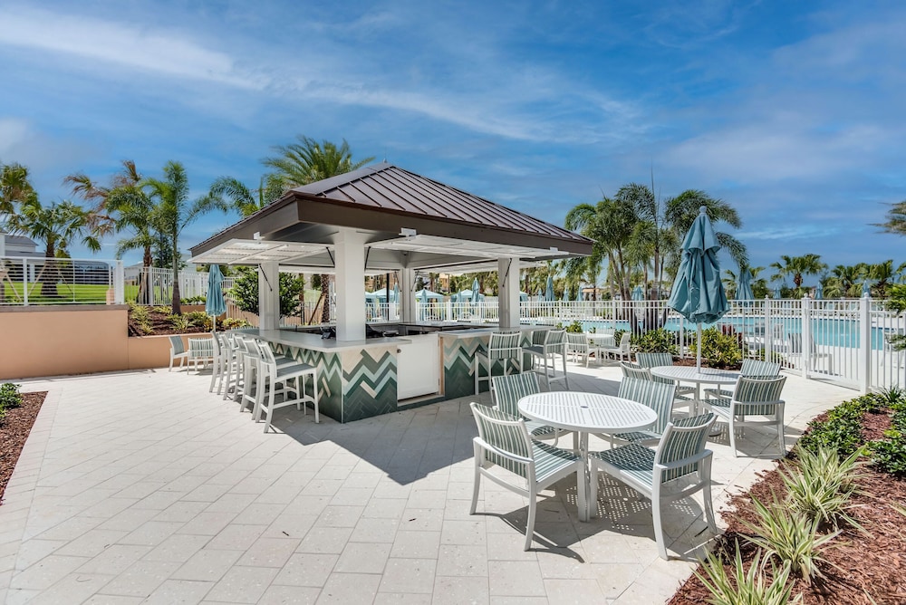 Spectacular 7BR Home w Pool & Arcade Near Disney