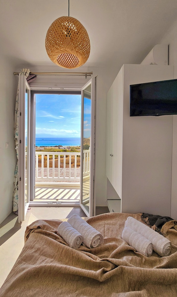 Mykonos4Islands Seaside Homes and Suites