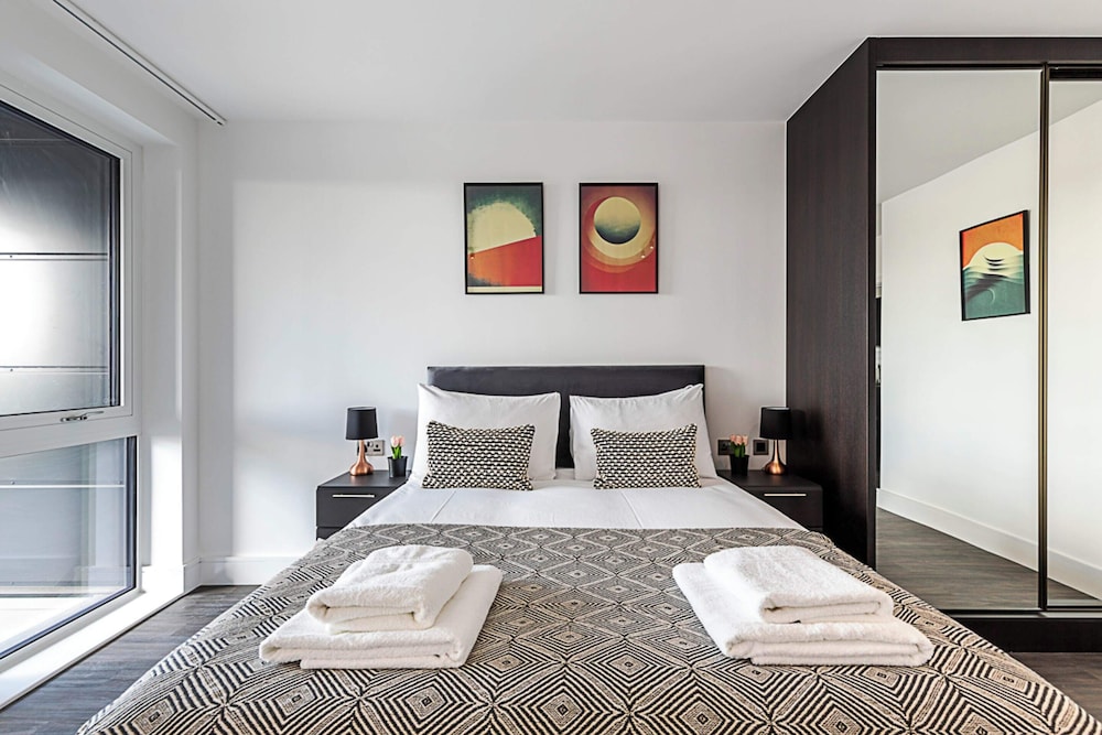 Sky-high Apartment With Modern Decor