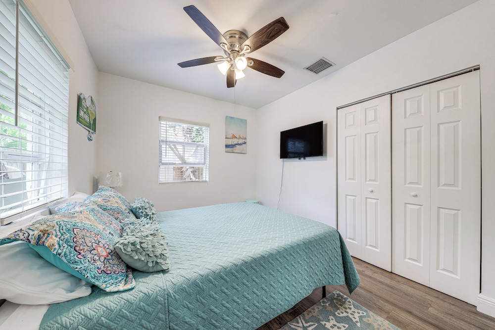 4 Mi to Fort Lauderdale Beach: Dog-friendly Home!