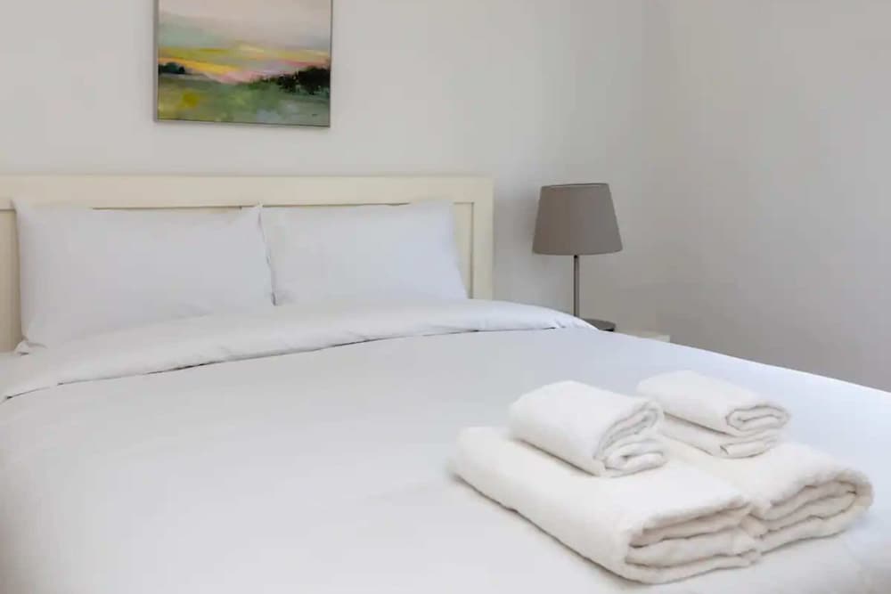 Spacious & Welcoming 4BD House - Kennington