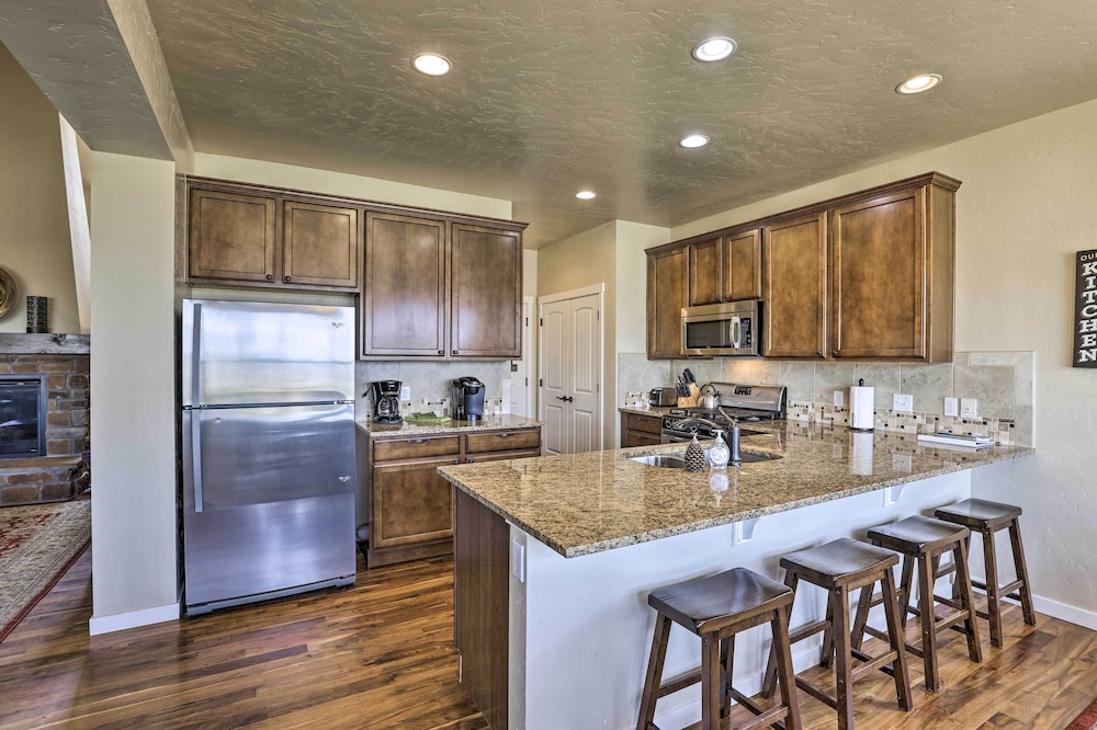 Deluxe Granby Ranch Hillside Home: Private Hot Tub
