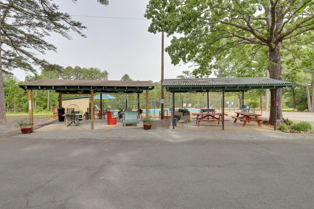 Boat, Swim & Hike: Cottage Near Greers Ferry Lake!