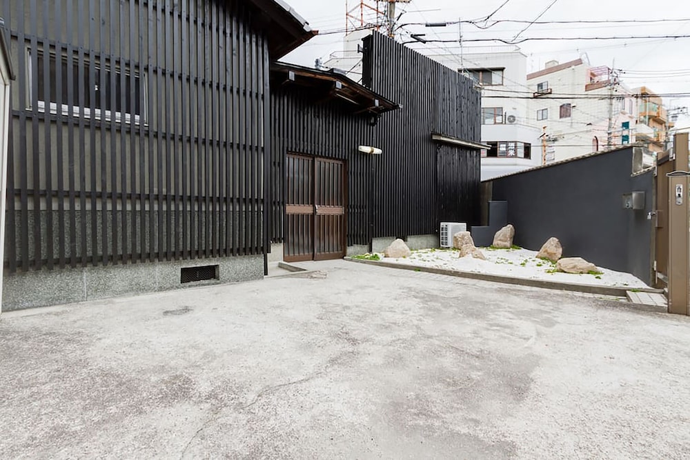 Tarbo's House Nishikitsuji : Free Parking, Pet OK