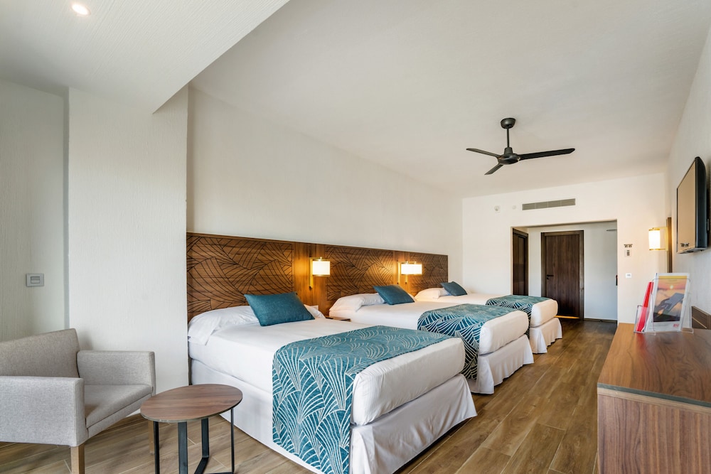 Puerto Vallarta Vacations - Hotel Riu Vallarta - All Inclusive - Property Image 23