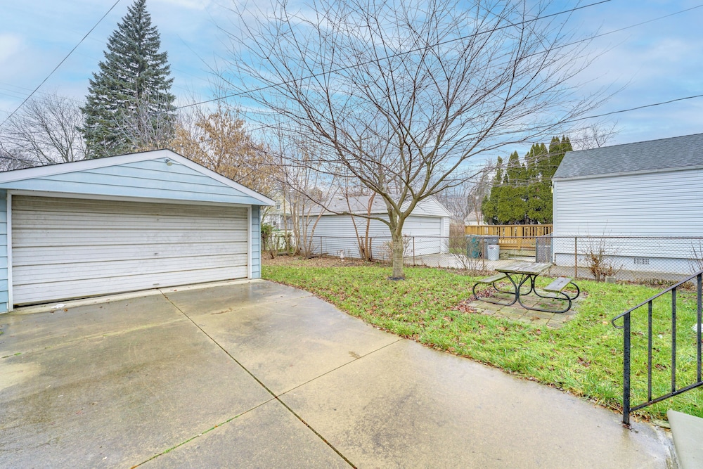 Wfh-friendly Home in Dearborn: Dogs Welcome! view 5