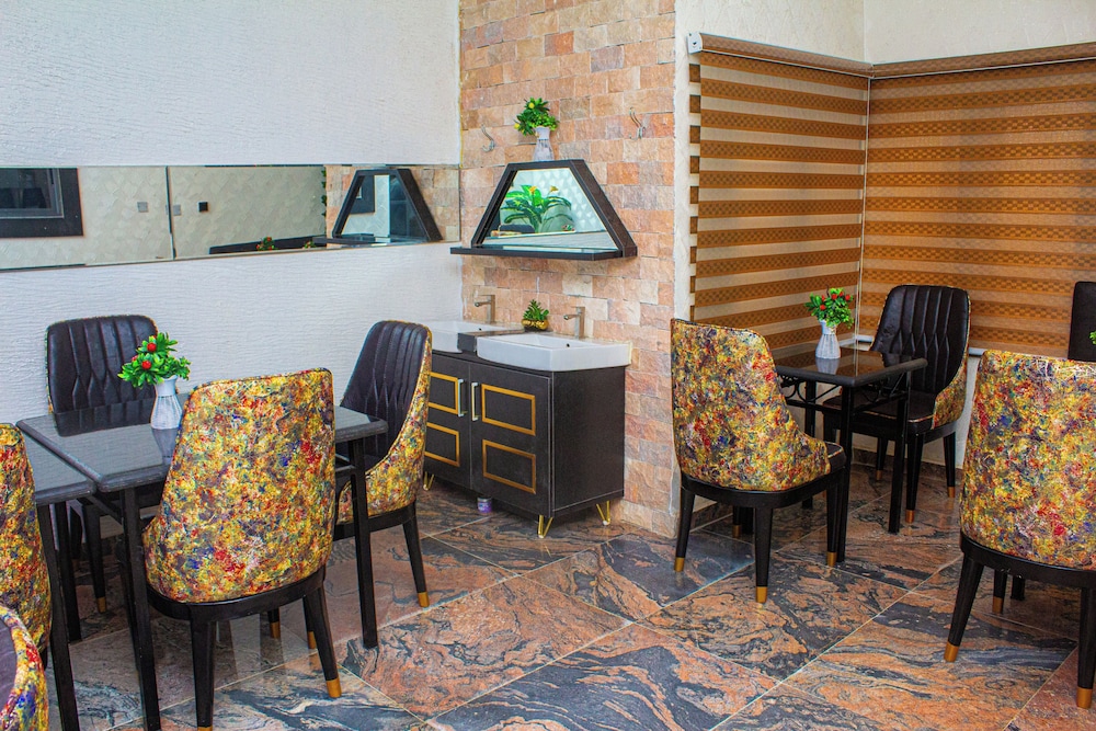 THE BLEVICK SUITES AND APARTMENTS