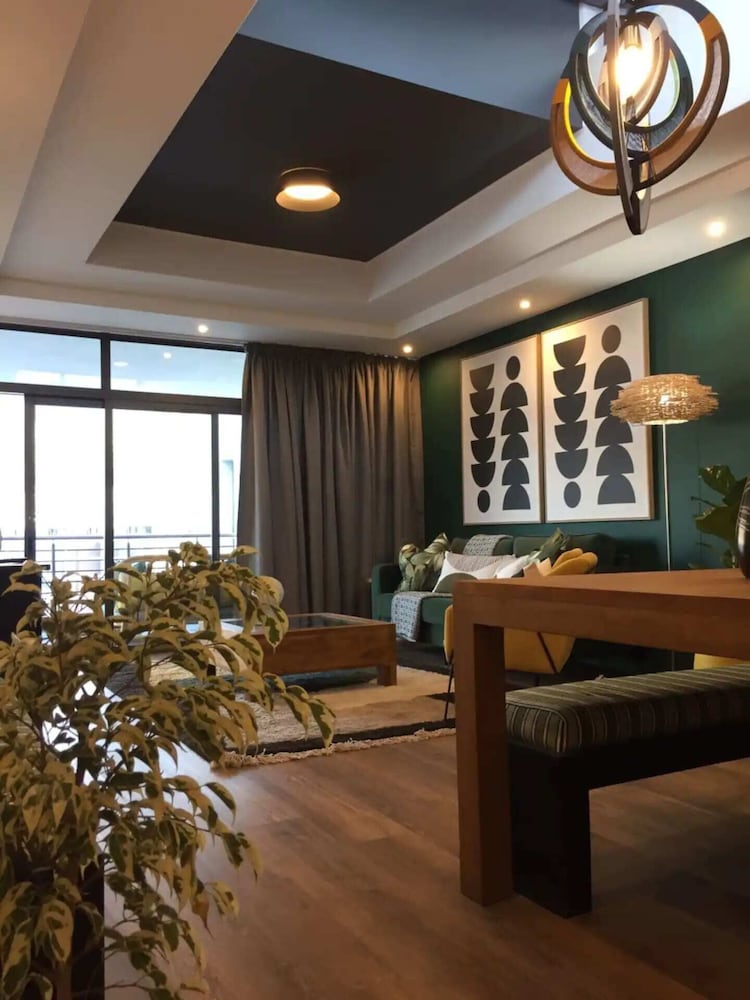 Stylish 2 Bedroom Apartment in Cape Town With Stunning Views view 2