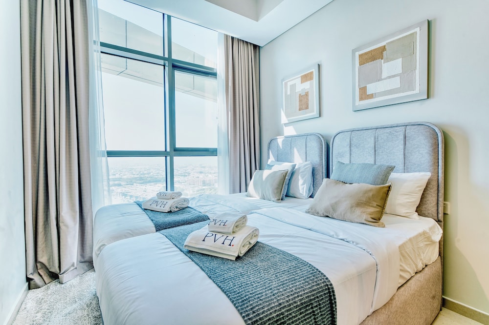 PVH - Contemporary 2BR - Aykon Tower C