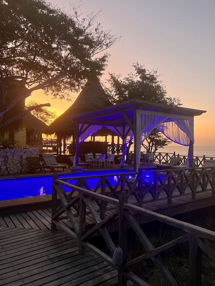 Moyeni Lodge