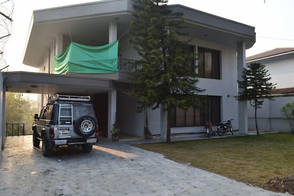 GB Lodges Murree view 4