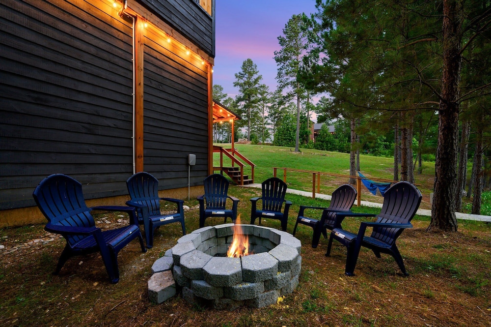 Double Magic - Unique Cabin for 6 - Pond, Hot Tub
