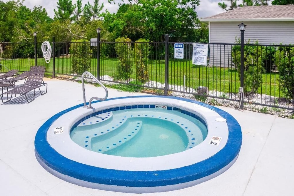Charming 2BR Condo w/ Private Balcony in Gulf Shores, Pool, Hot Tub