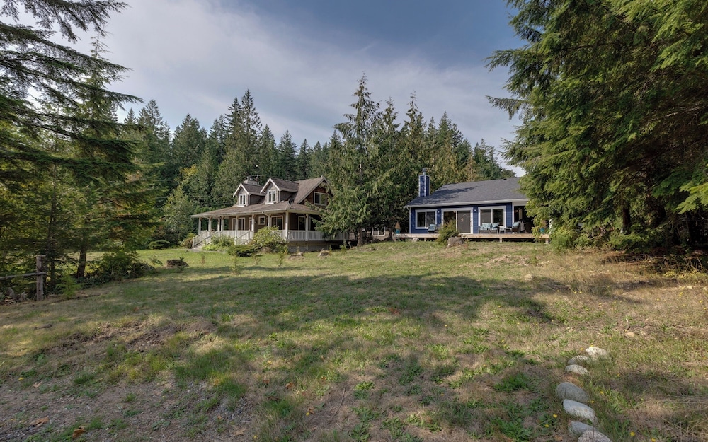 A Re-styled Single Story, 3-bedroom, 2-bath Ranch Style Cabin at Silver Lake