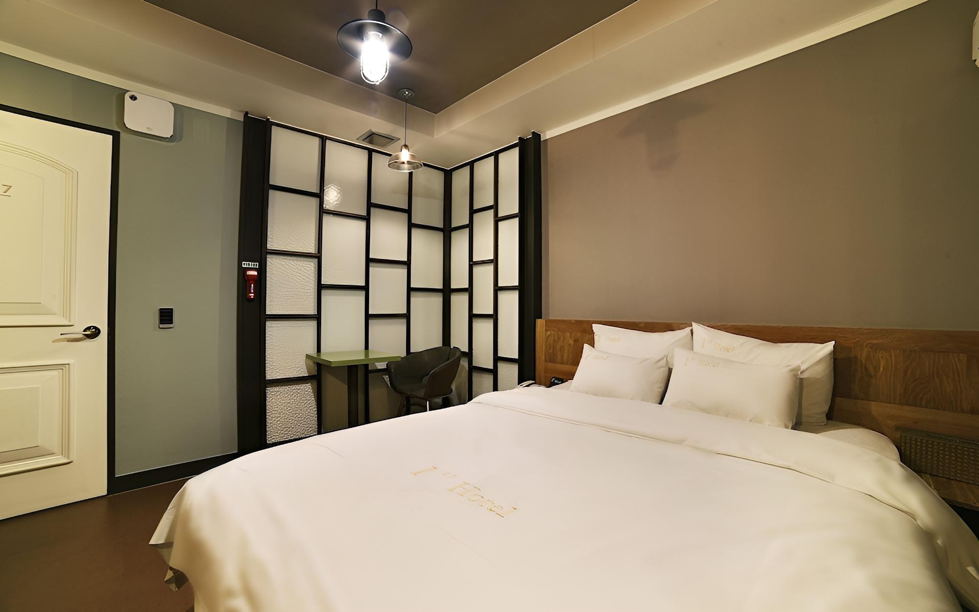 Yeosu 1st Avenue Hotel view 4