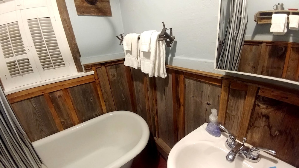 Historic Whiting Hotel Suites - Property Image 28