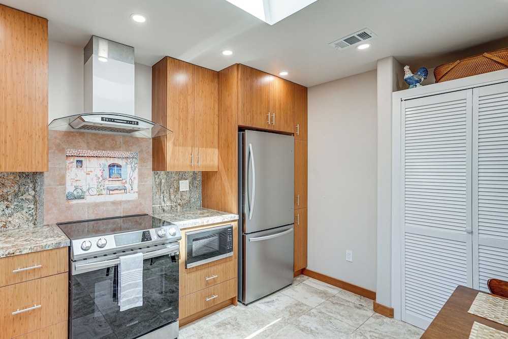 Alameda Studio w/ Patio: 3 Mi to Oakland Coliseum!