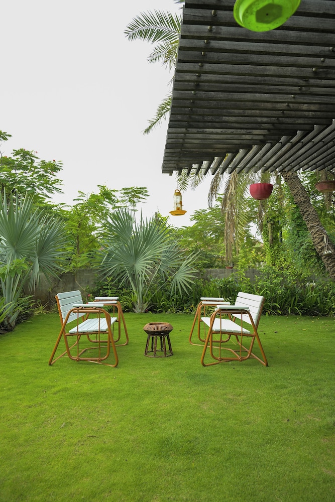 StayGuru Luxury Villa