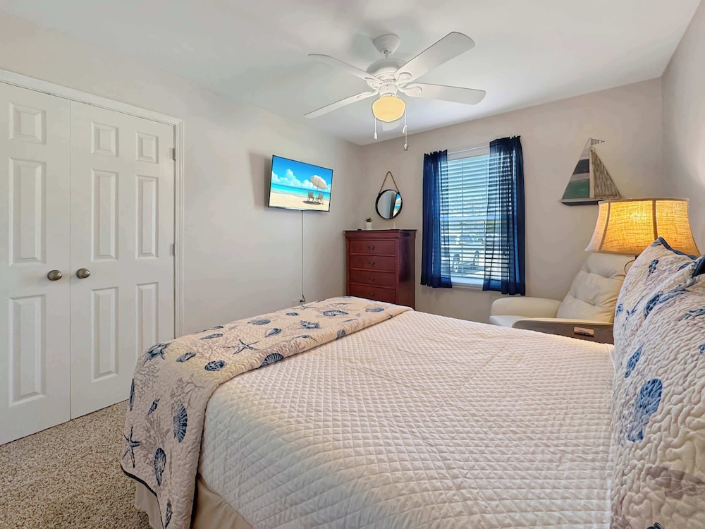Coastal Retreat - Stay for 6!