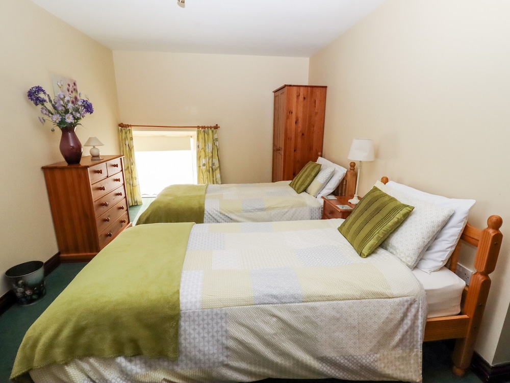 Stoke-on-trent Vacations - Meadow Place - Property Image 9