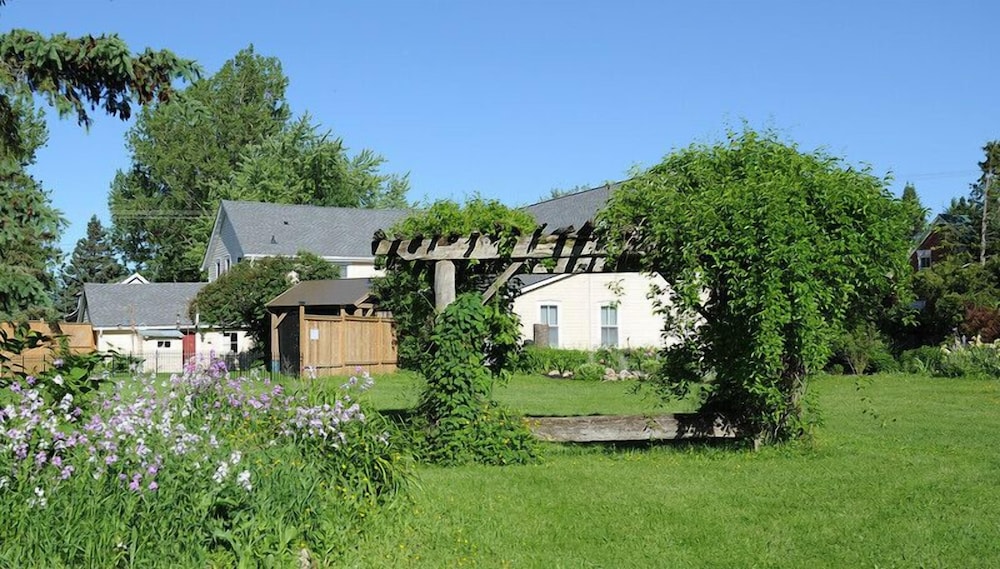 Rocklyn Inn Bed & Breakfast
