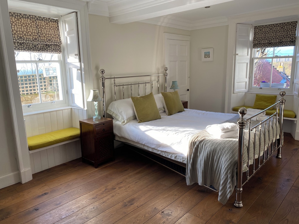 Fabulous Holiday Home by the sea in Ancient Crail view 3