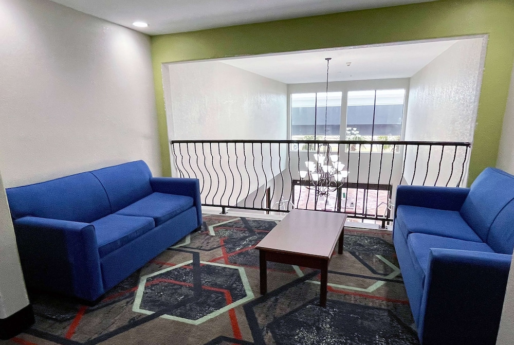 Hawthorn Extended Stay by Wyndham College Station South