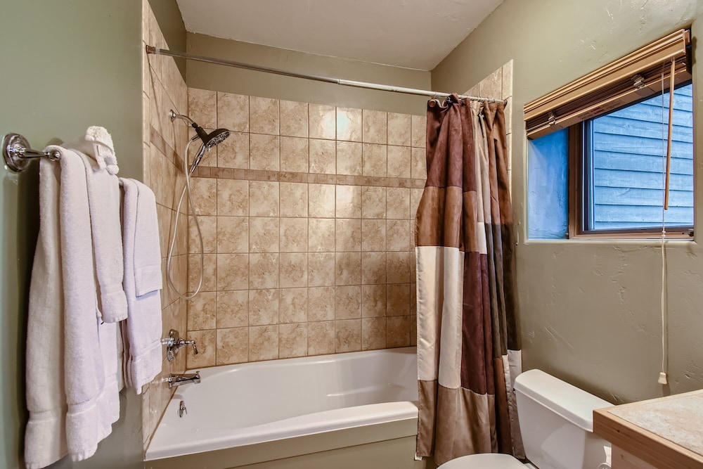 Summit County Vacations - 42 Burgundy 4br 3.5ba 4 Bedroom Townhouse by RedAwning - Property Image 12