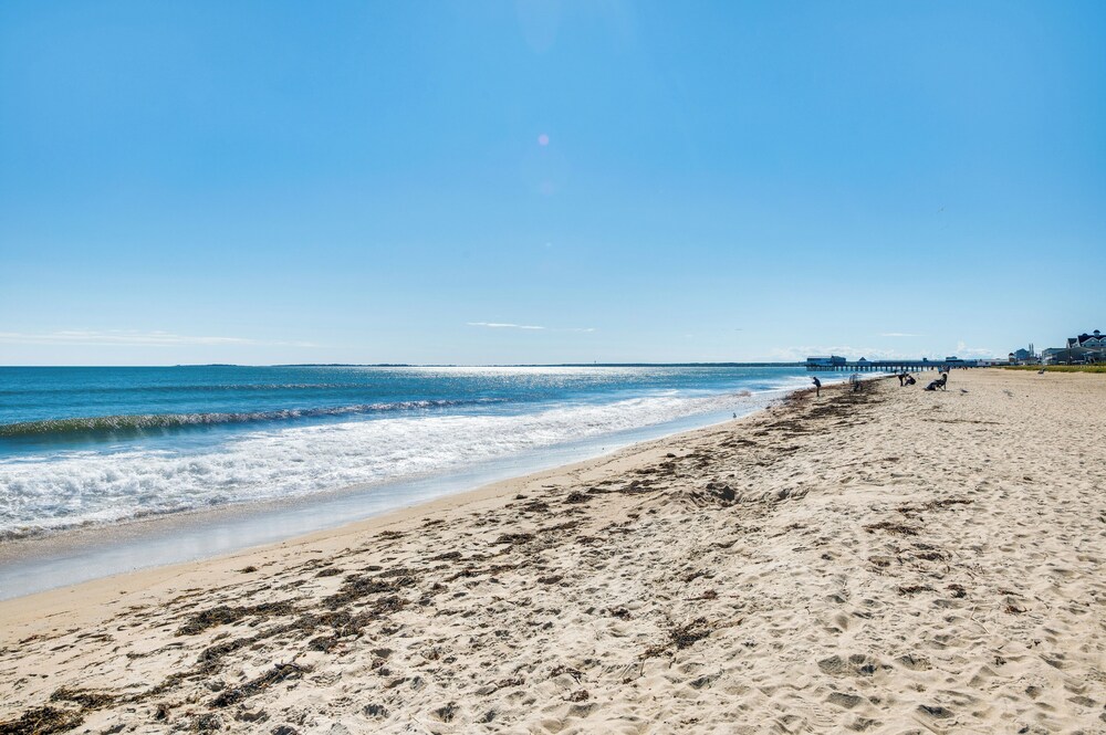 'beachfront 12' Condo on Old Orchard Beach