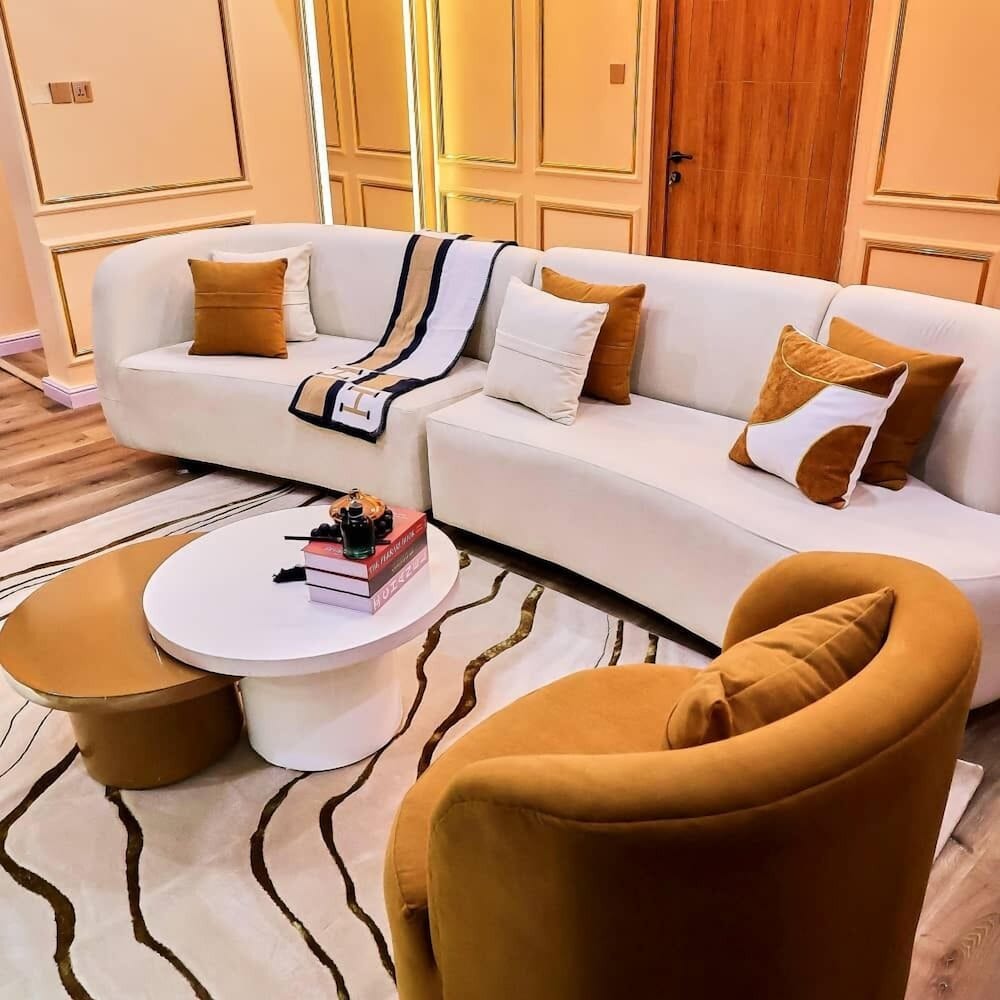Purple Lavender Court Apartment