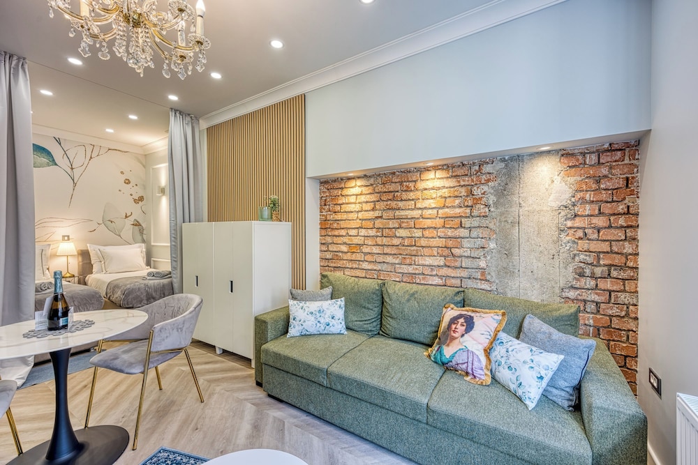 Boutique Downtown Studio with Balcony 1