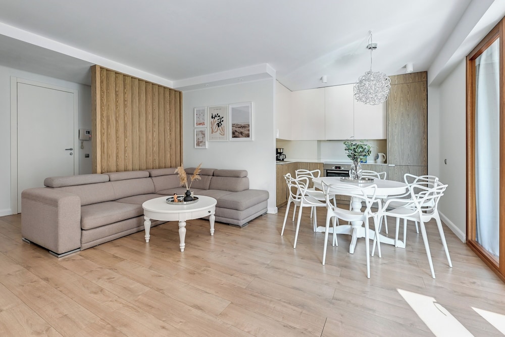 Aura - Riverside & Parking by Downtown Apartments