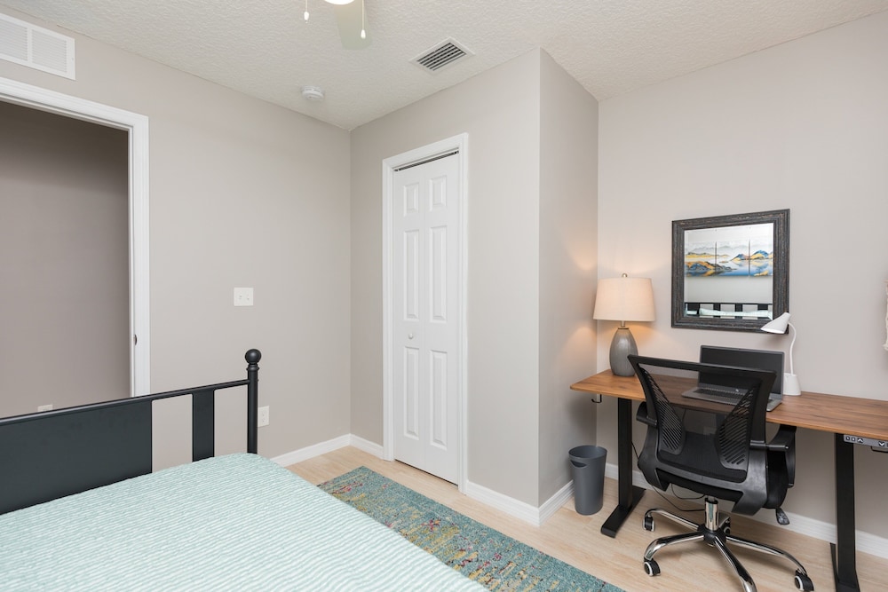Charming Downtown Cottage 3 Bedroom Home