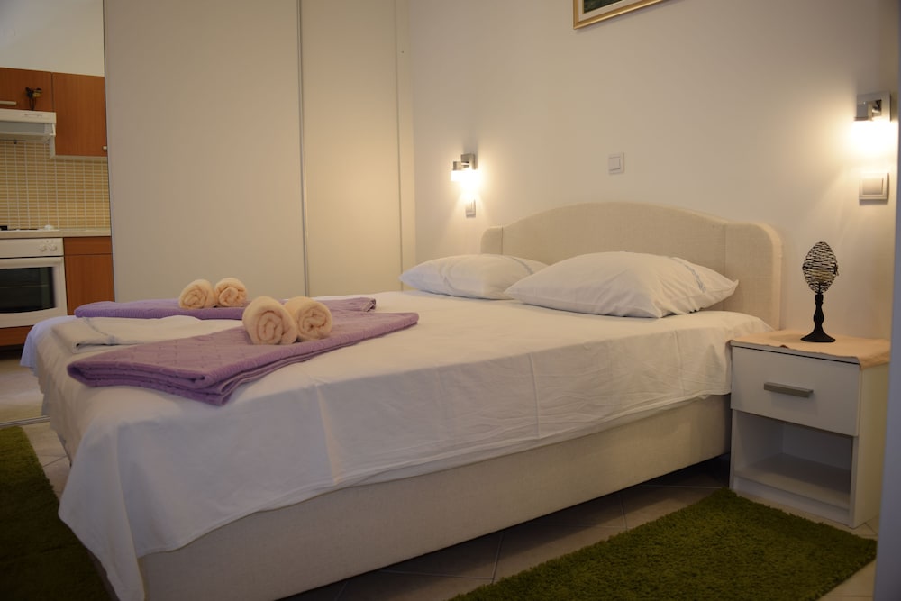 Jele Rooms