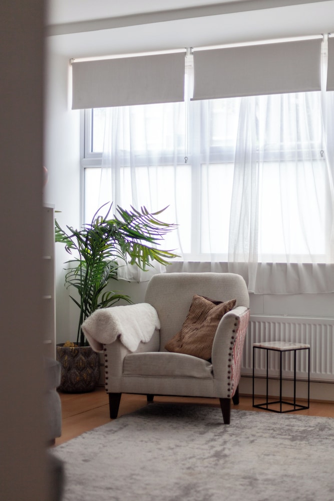 Spacious & Chic 3bed House in London