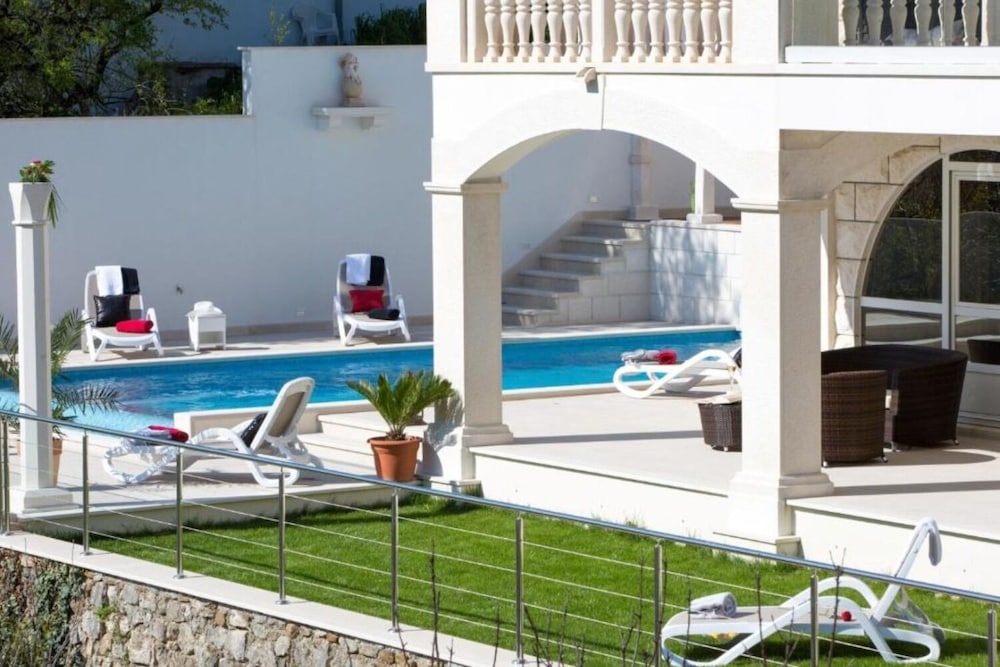 Franco - With sea View and Swimming Pool - H