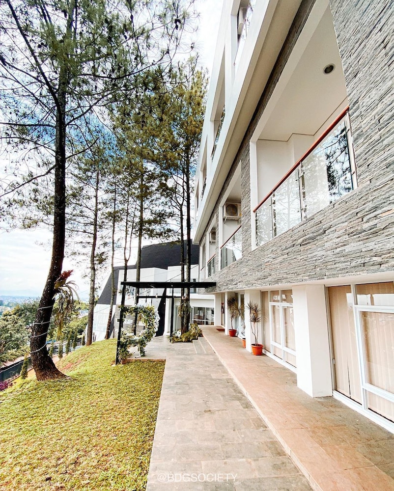 Are You And I Bed & Breakfast view 3