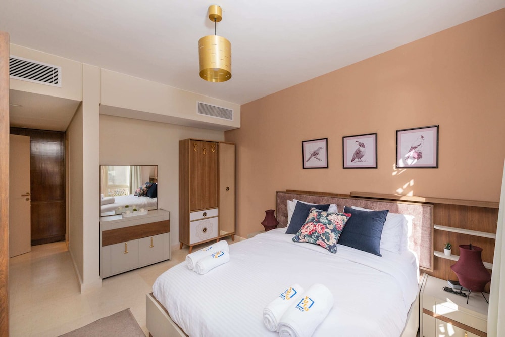 Xuru Stays I Homestyle 3BR Penthouse Pool & Beach View